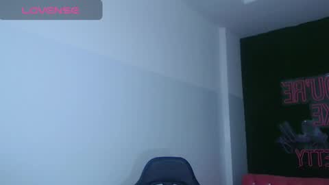 Brendi   online show from February 13, 2025, 7:52 pm