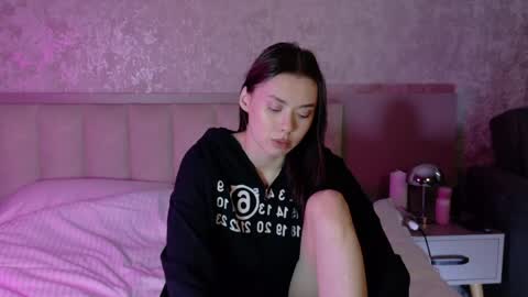 Snapshot of brenda_m00n chatting on May 17, 2026, 1:18 pm Brenda online show from May 17, 2026, 1:18 pm