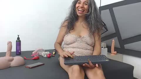 Snapshot of brenda_velasquez chatting on December 31, 2024, 5:51 pm BRENDA VELASQUEZ online show from December 31, 2024, 5:51 pm