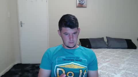 Snapshot of brendansexyboy098754 chatting on December 5, 2024, 3:26 am ask me lol online show from December 5, 2024, 3:26 am