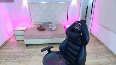 BRENDDA  online show from September 19, 2025, 3:19 am