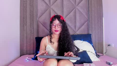 Snapshot of briaconner_ chatting on February 7, 2025, 9:05 am B R I A  online show from February 7, 2025, 9:05 am