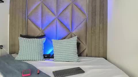 Snapshot of briaconner_ chatting on September 13, 2025, 2:33 am B R I A  online show from September 13, 2025, 2:33 am