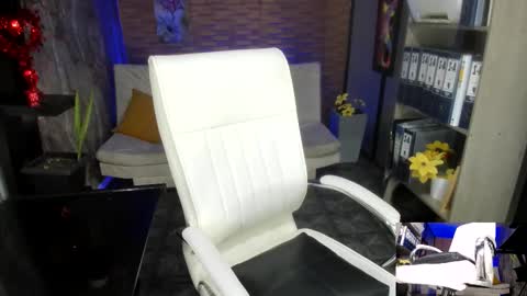 Snapshot of briana_hernandez chatting on September 9, 2025, 12:15 pm Briana online show from September 9, 2025, 12:15 pm