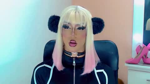 BRIANA online show from November 10, 2025, 8:41 pm