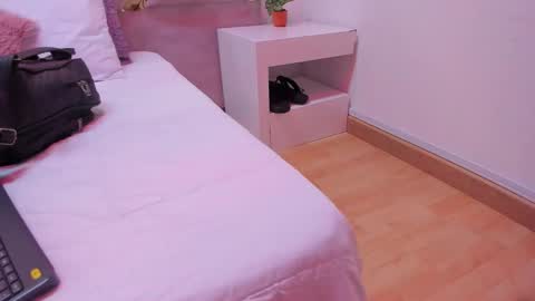 Brianna  online show from November 9, 2025, 12:14 pm