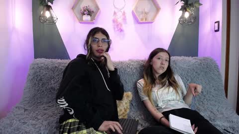 Snapshot of briarandblair chatting on December 17, 2024, 2:00 pm briarandblair online show from December 17, 2024, 2:00 pm