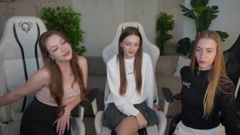 Diamonds Girls online show from September 8, 2025, 2:49 pm