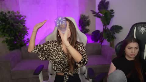Snapshot of bright_diamonds_054 chatting on September 17, 2025, 12:07 pm Diamonds Girls online show from September 17, 2025, 12:07 pm
