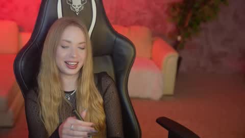 Snapshot of bright_diamonds_054 chatting on September 19, 2025, 12:23 am Diamonds Girls online show from September 19, 2025, 12:23 am