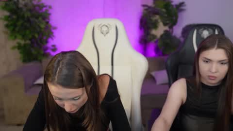 Snapshot of bright_diamonds_054 chatting on October 3, 2025, 8:00 am Diamonds Girls online show from October 3, 2025, 8:00 am