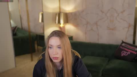 Snapshot of bright_diamonds_054 chatting on October 14, 2025, 4:24 am Diamonds Girls online show from October 14, 2025, 4:24 am