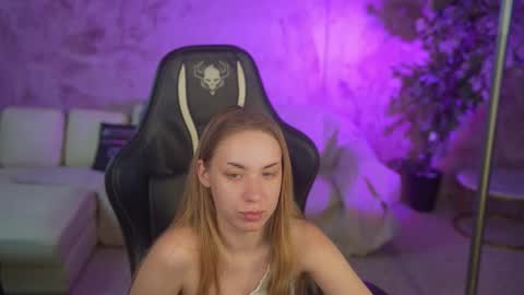 Snapshot of bright_diamonds_054 chatting on November 16, 2025, 11:43 pm Diamonds Girls online show from November 16, 2025, 11:43 pm