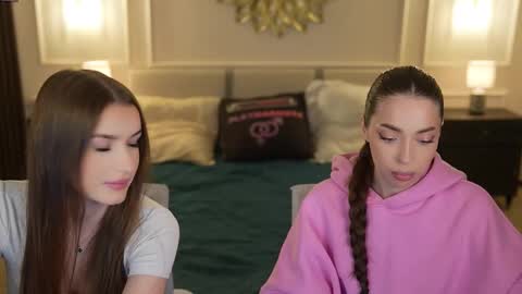 Snapshot of bright_diamonds_054 chatting on December 15, 2025, 11:25 am Diamonds Girls online show from December 15, 2025, 11:25 am