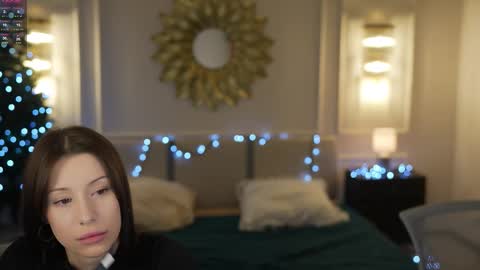 Snapshot of bright_diamonds_054 chatting on December 19, 2025, 12:17 am Diamonds Girls online show from December 19, 2025, 12:17 am