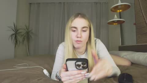 Snapshot of brightrays__ chatting on February 13, 2025, 5:01 pm Amina Adelina online show from February 13, 2025, 5:01 pm