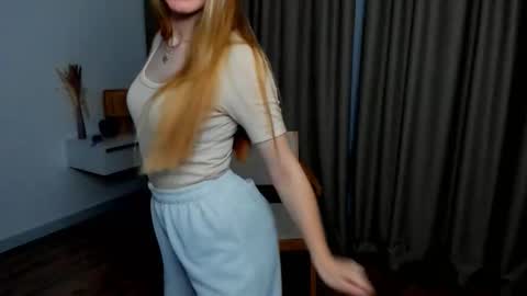 Bella online show from December 18, 2025, 6:47 pm