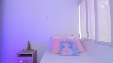 Brisa  online show from December 9, 2024, 6:14 pm