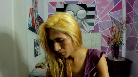 Snapshot of brisahott chatting on January 17, 2025, 2:07 pm Brisa online show from January 17, 2025, 2:07 pm