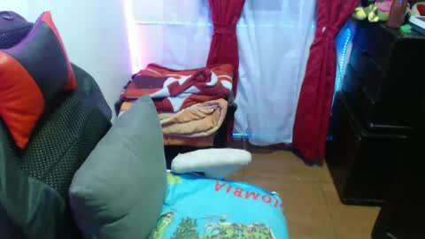 scarleth    follow mee 3 kis online show from February 6, 2025, 3:06 am