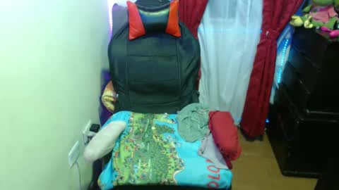 scarleth    follow mee 3 kis online show from February 8, 2025, 4:47 am