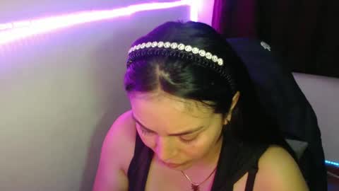 scarleth    follow mee 3 kis online show from March 3, 2025, 1:31 am