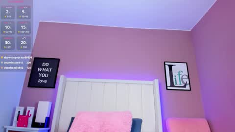 Snapshot of britanymooree chatting on September 19, 2025, 10:10 pm Britany online show from September 19, 2025, 10:10 pm