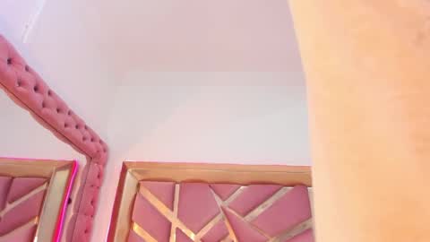 Snapshot of britanymooree chatting on April 18, 2026, 7:18 pm Britany online show from April 18, 2026, 7:18 pm
