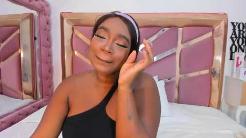 Snapshot of britanymooree chatting on April 24, 2026, 8:33 pm Britany online show from April 24, 2026, 8:33 pm