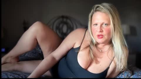 Snapshot of british_bella chatting on April 2, 2026, 4:48 pm British Bella online show from April 2, 2026, 4:48 pm