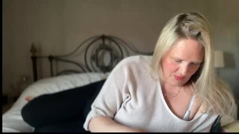 Snapshot of british_bella chatting on April 23, 2026, 5:48 pm British Bella online show from April 23, 2026, 5:48 pm
