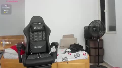 Snapshot of britney_beg1 chatting on October 24, 2025, 4:42 am Britney  online show from October 24, 2025, 4:42 am