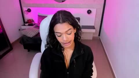 Snapshot of britney_collins_ chatting on July 1, 2026, 2:40 pm britney_collins_ online show from July 1, 2026, 2:40 pm