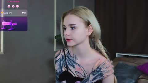 Snapshot of britney_lynch chatting on February 27, 2025, 12:21 am Britney online show from February 27, 2025, 12:21 am
