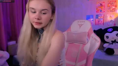 Snapshot of britney_lynch chatting on March 7, 2026, 8:28 pm Britney online show from March 7, 2026, 8:28 pm