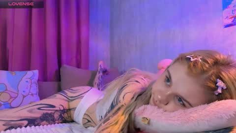 Snapshot of britney_lynch chatting on March 8, 2026, 2:04 am Britney online show from March 8, 2026, 2:04 am