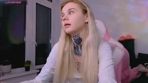 Snapshot of britney_lynch chatting on March 14, 2026, 6:24 pm Britney online show from March 14, 2026, 6:24 pm