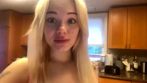 britneycherry08 online show from May 22, 2026, 10:48 pm