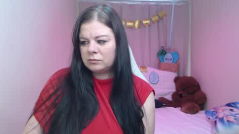 Snapshot of britneyraine chatting on April 10, 2026, 11:59 am britneyraine online show from April 10, 2026, 11:59 am