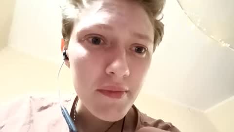 Ella online show from September 9, 2025, 9:14 pm