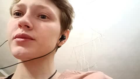 Ella online show from September 17, 2025, 9:49 pm
