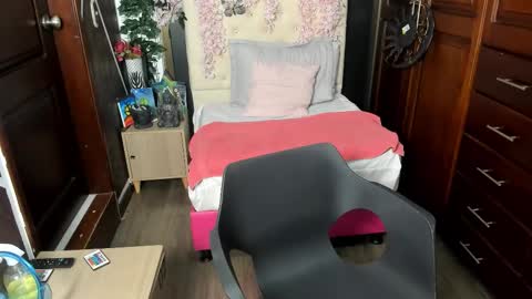 BRITTANY BROOKS online show from September 10, 2025, 11:32 am