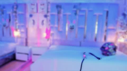     online show from September 18, 2025, 2:30 pm