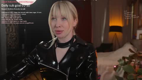 Snapshot of bronnica chatting on May 17, 2026, 3:19 pm Anna online show from May 17, 2026, 3:19 pm