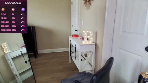 Snapshot of brookebee27 chatting on December 15, 2024, 8:04 pm brookebee online show from December 15, 2024, 8:04 pm