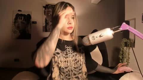 Snapshot of brooklyn_baby_ chatting on May 27, 2026, 3:58 am Nat Independent model Please help me to reach 200 thumbs up online show from May 27, 2026, 3:58 am