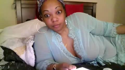 Snapshot of brownroundrenee chatting on April 4, 2026, 10:02 am brownroundrenee online show from April 4, 2026, 10:02 am
