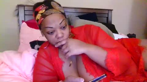 Snapshot of brownroundrenee chatting on April 14, 2026, 9:48 am brownroundrenee online show from April 14, 2026, 9:48 am