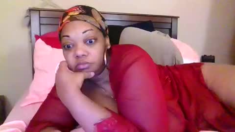 Snapshot of brownroundrenee chatting on April 15, 2026, 10:11 am brownroundrenee online show from April 15, 2026, 10:11 am