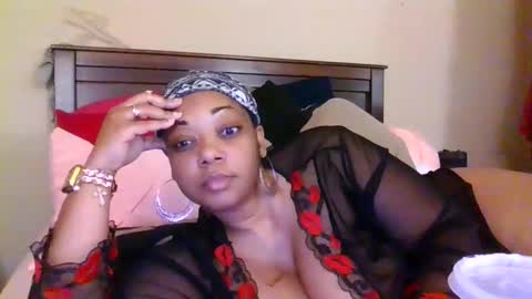 Snapshot of brownroundrenee chatting on April 18, 2026, 10:08 am brownroundrenee online show from April 18, 2026, 10:08 am